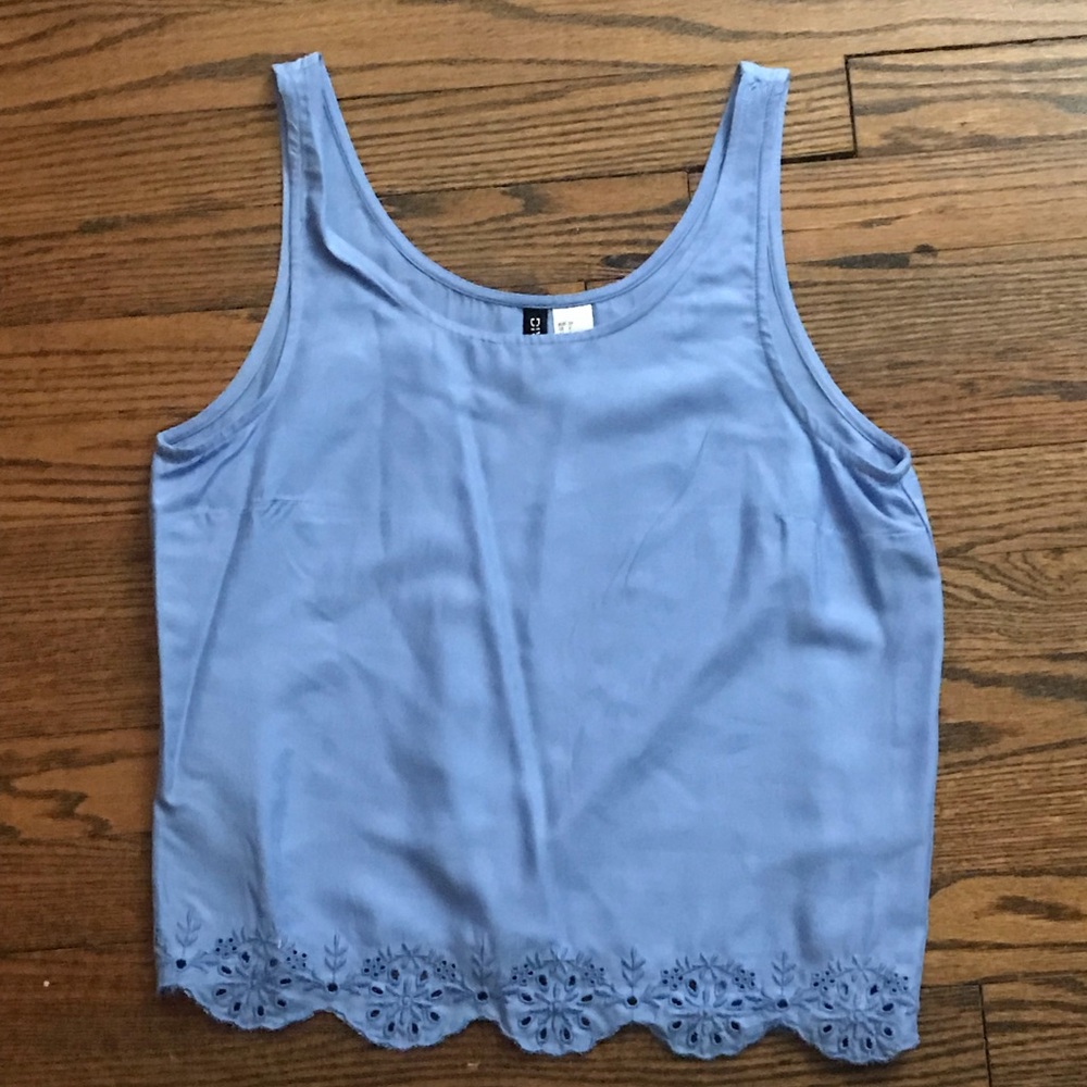 Blue tank with scalloped hem - embroidery detail